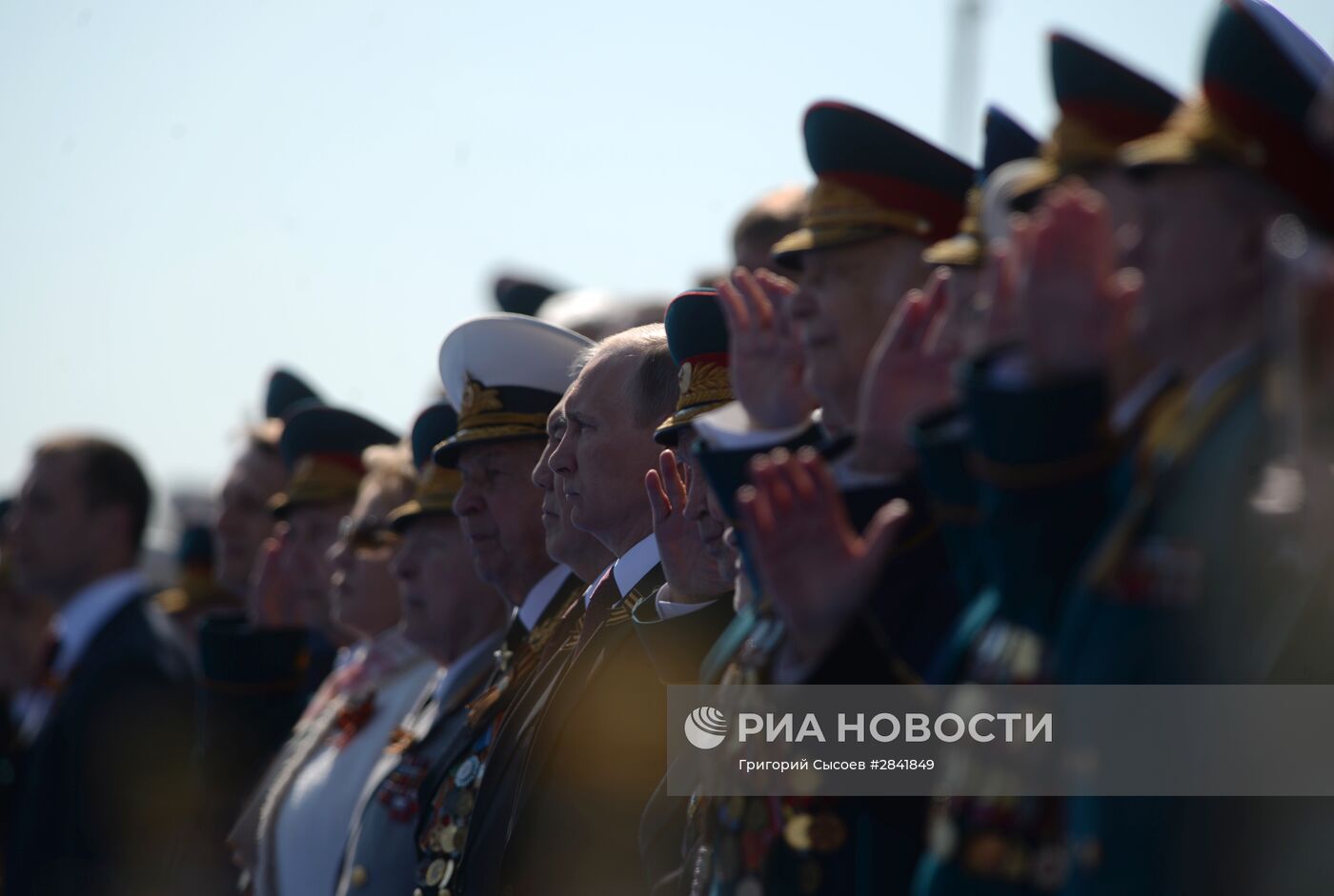 Президент РФ В.Путин и премьер-министр РФ Д.Медведеев на военном параде в честь 71-й годовщины Победы в ВОВ