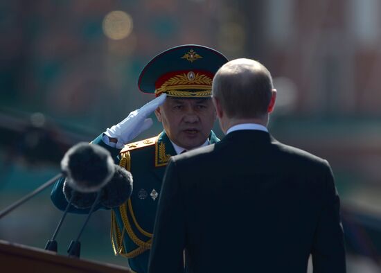 Президент РФ В.Путин и премьер-министр РФ Д.Медведев на военном параде в честь 71-й годовщины Победы в ВОВ