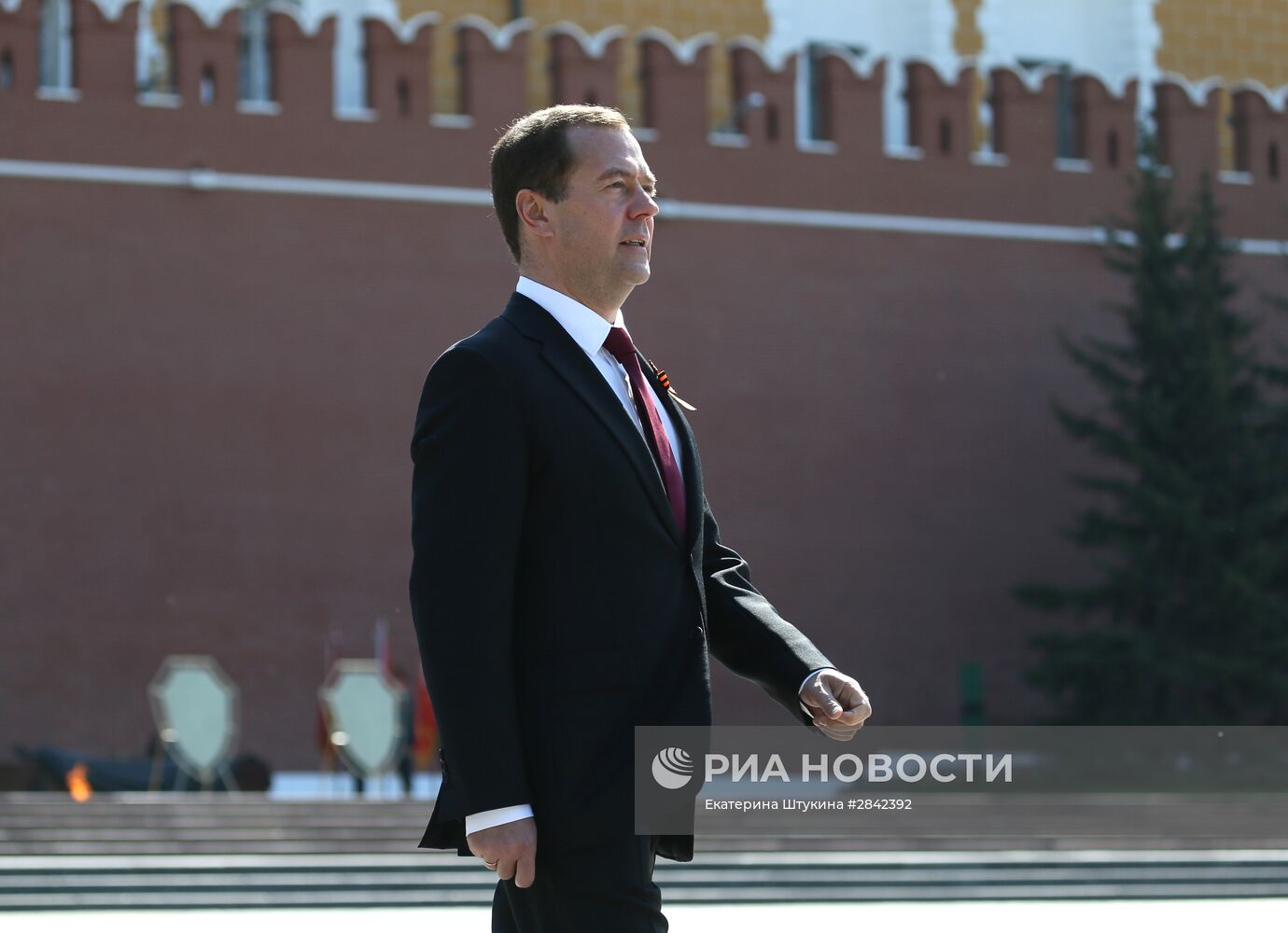 Президент РФ В. Путин и премьер-министр РФ Д. Медведев на военном параде в честь 71-й годовщины Победы в ВОВ