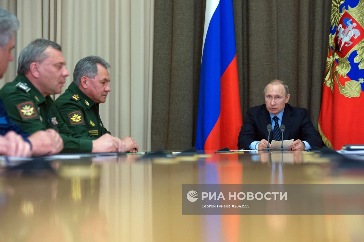 Президент России В.Путин провел совещание с руководством министерства обороны
