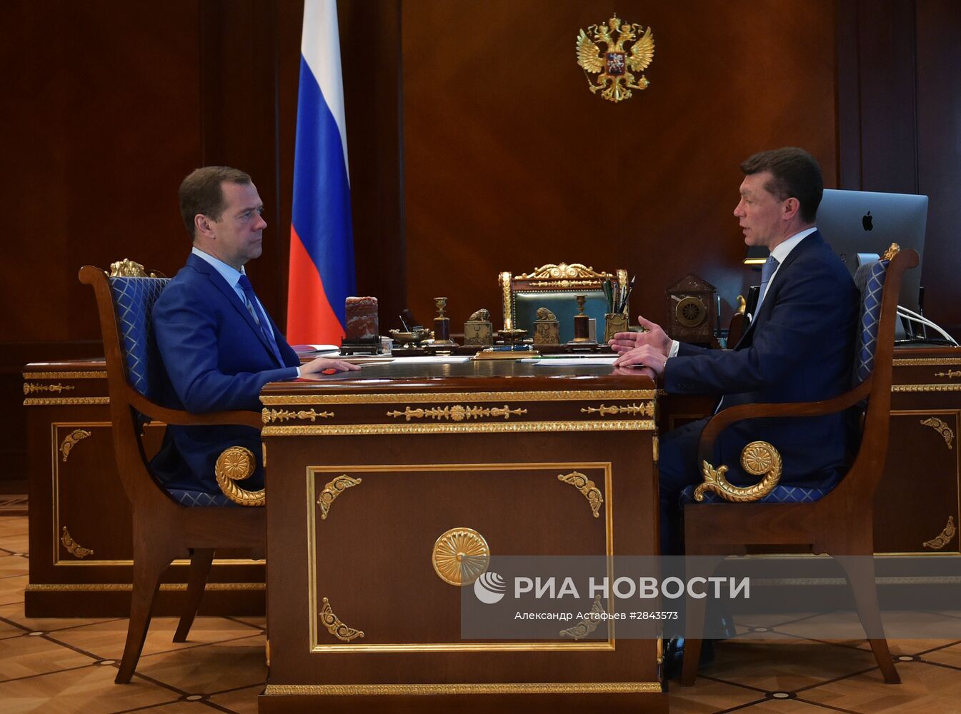 Премьер-министр РФ Д. Медведев встретился с министром труда М. Топилиным