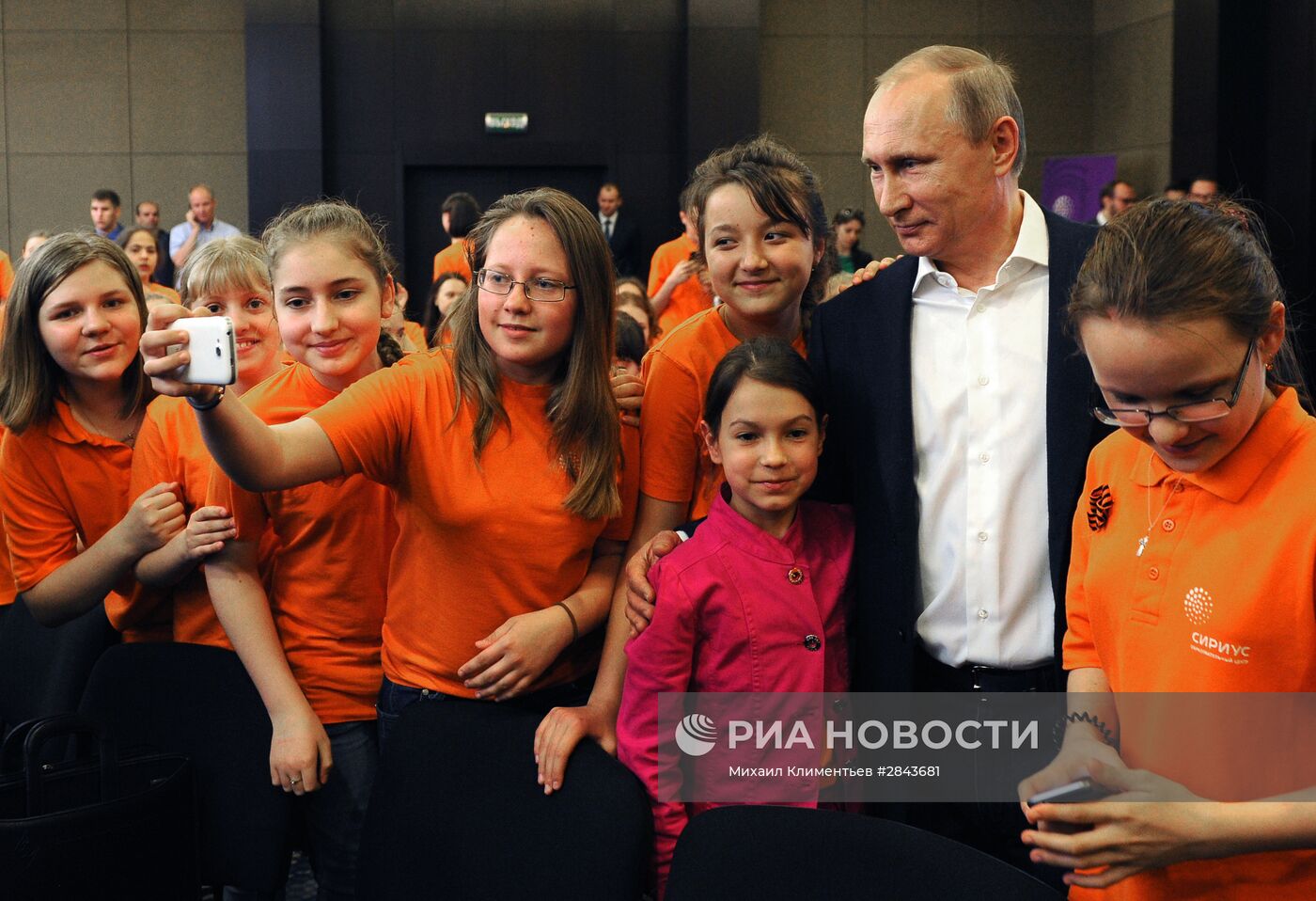 Президент РФ В. Путин посетил образовательный центр "Сириус" в Сочи