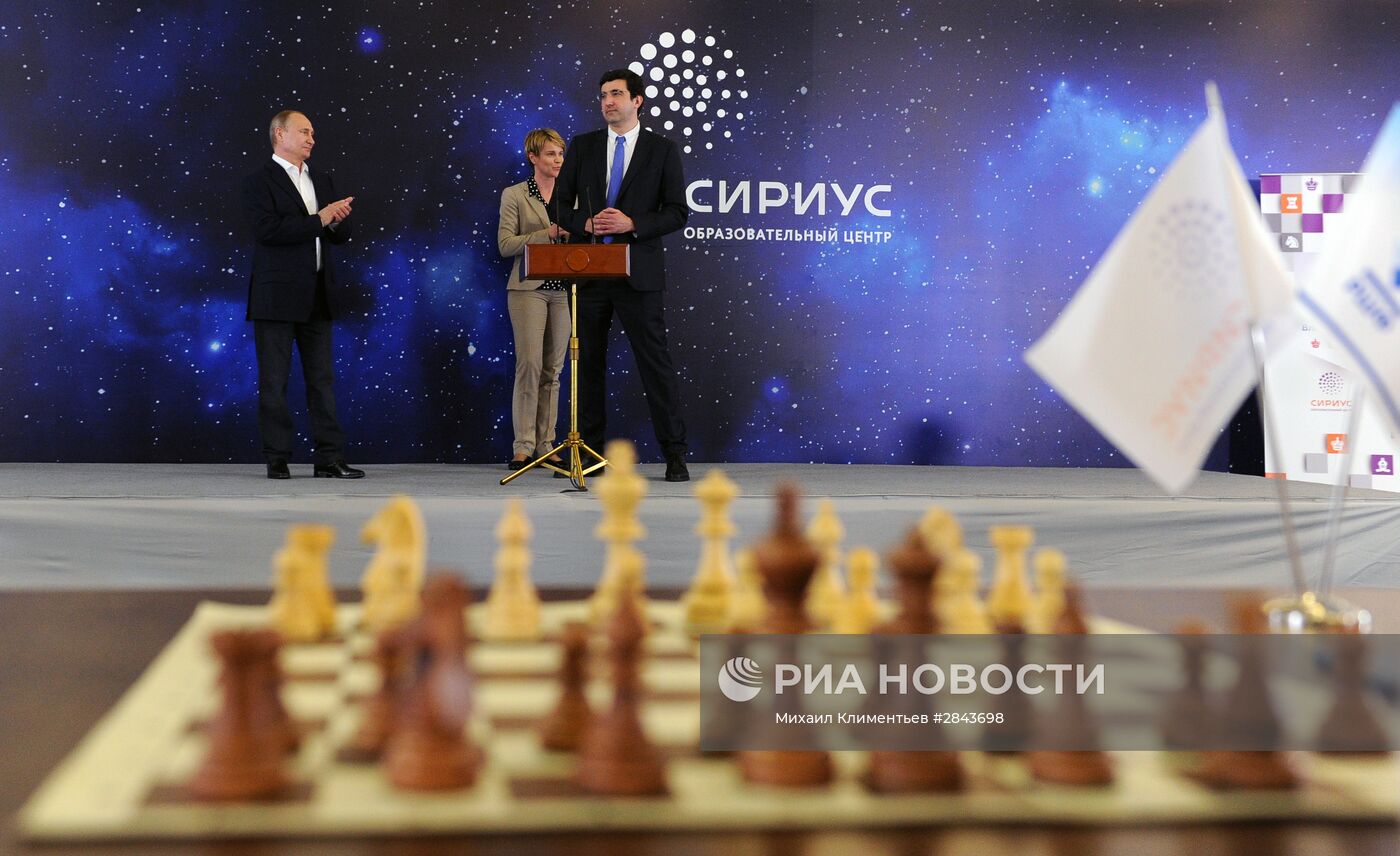 Президент РФ В. Путин посетил образовательный центр "Сириус" в Сочи