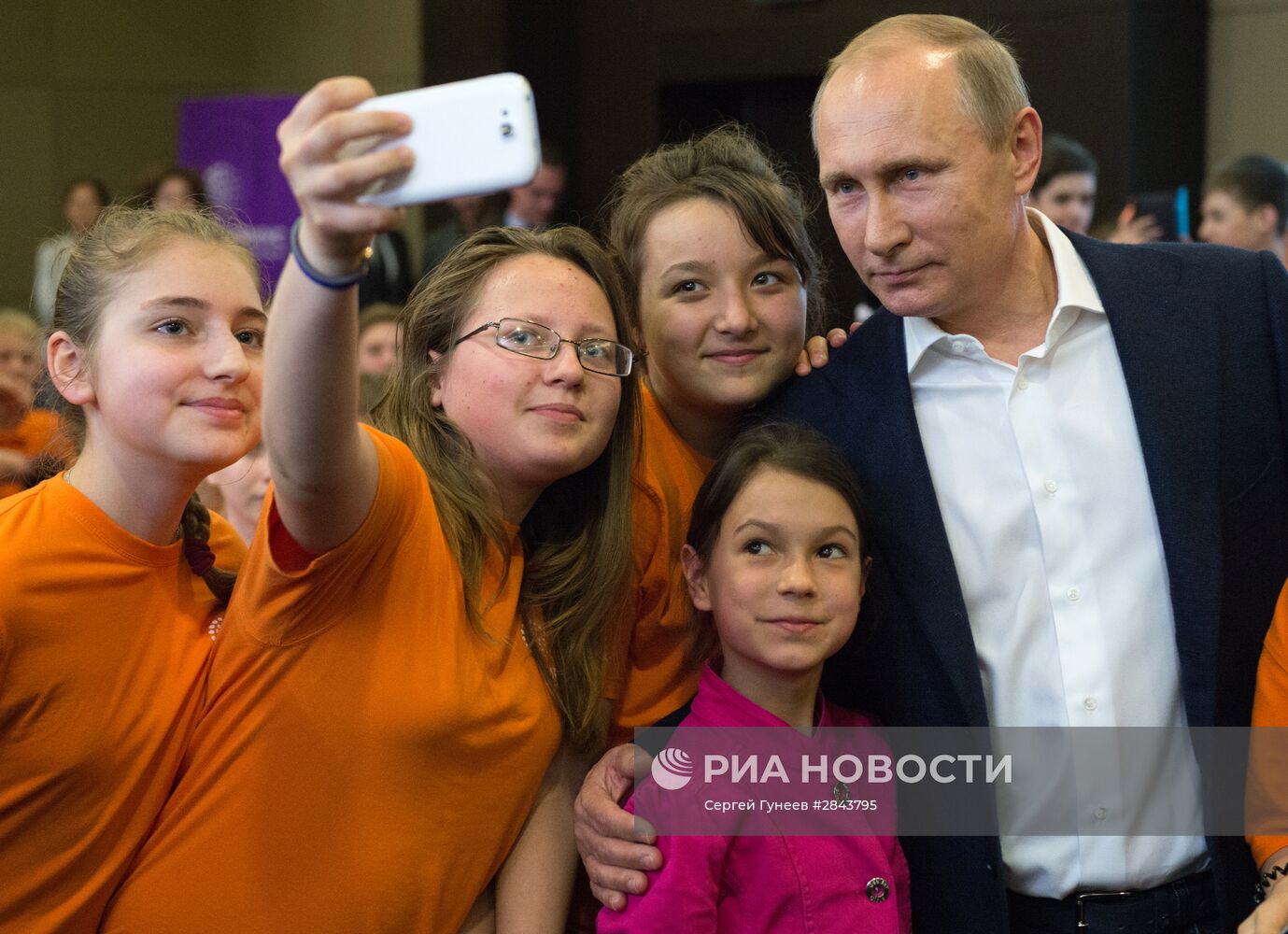 Президент РФ В. Путин посетил образовательный центр "Сириус" в Сочи