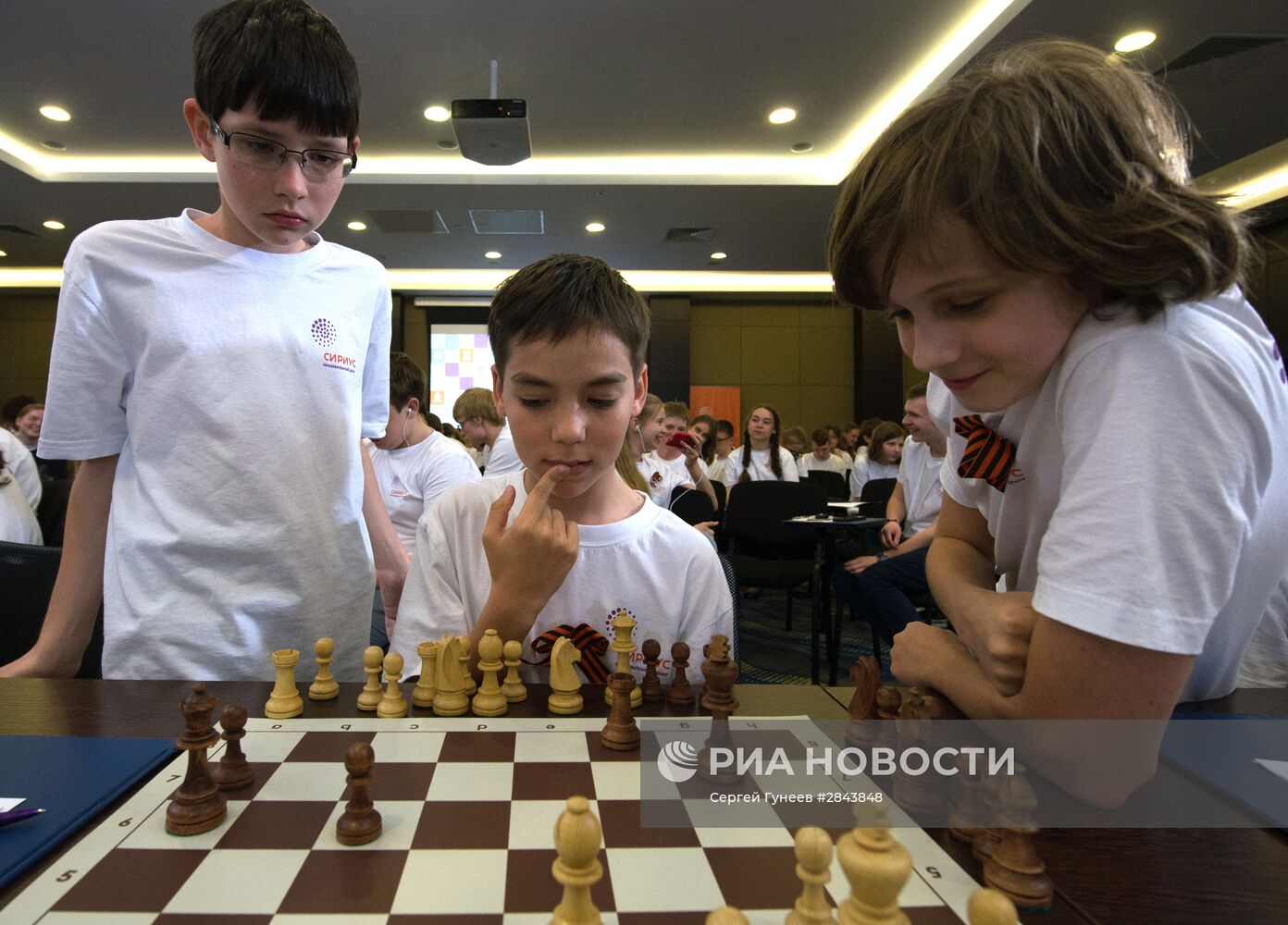 Президент РФ В. Путин посетил образовательный центр "Сириус" в Сочи