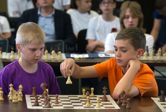 Президент РФ В. Путин посетил образовательный центр "Сириус" в Сочи