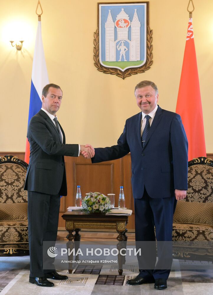 Встреча премьер-министра РФ Д. Медведева и премьер-министра Белоруссии А. Кобякова
