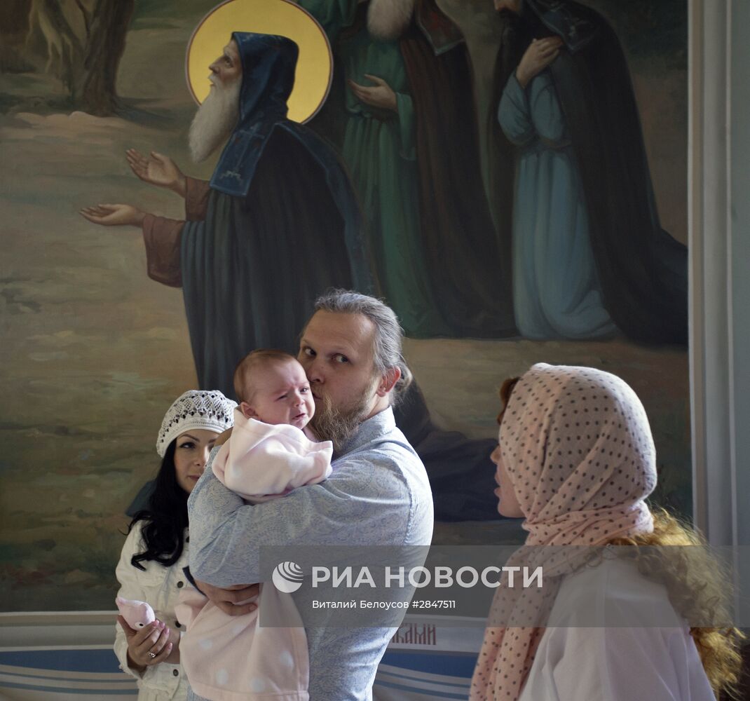 Обряд крещения в православном храме в селе Талеж Московской области