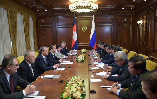 Премьер-министр РФ Д. Медведев встретился с премьером Камбоджи Хун Сеном