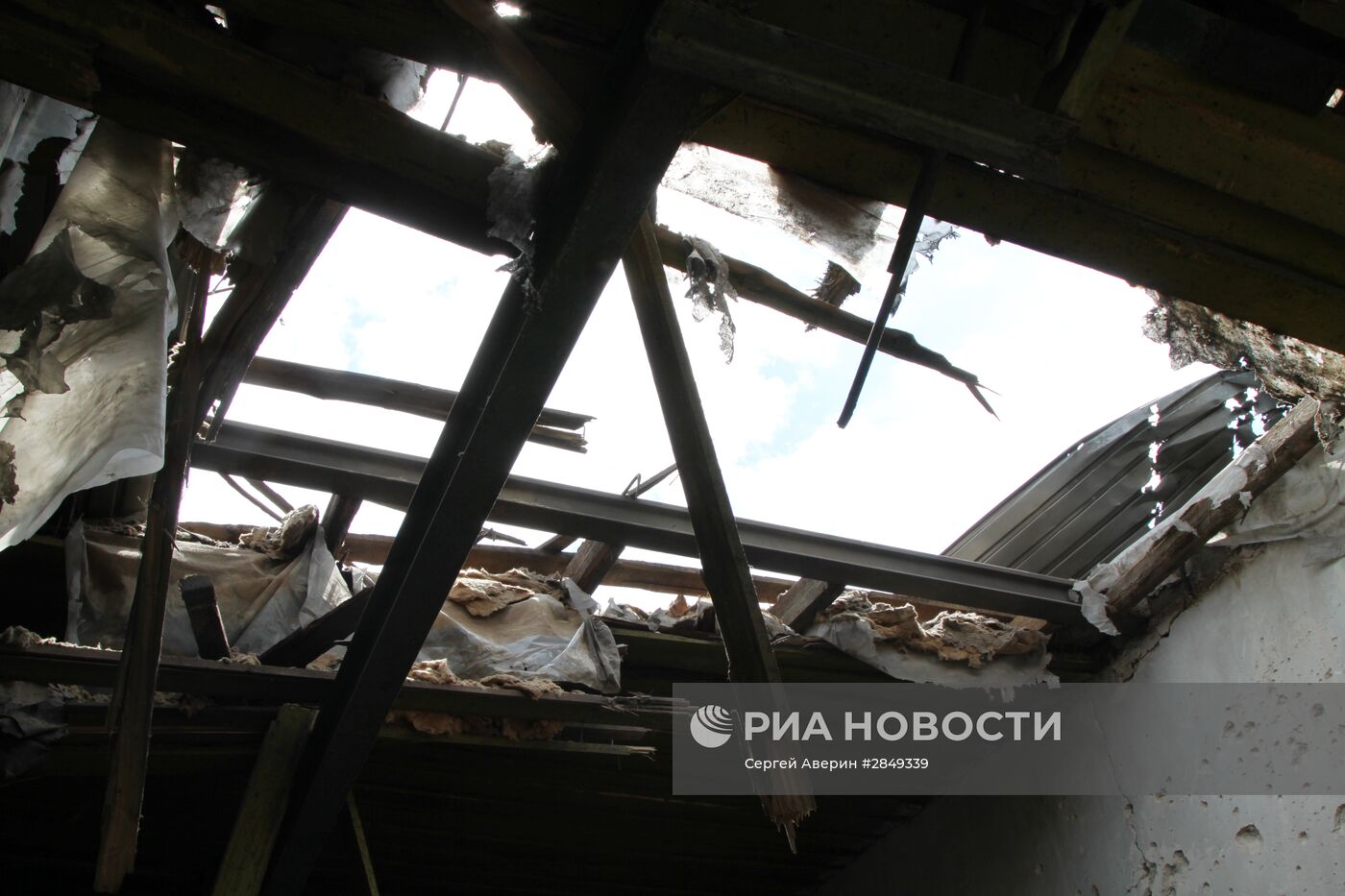 Последствия обстрела Докучаевска в Донецкой области
