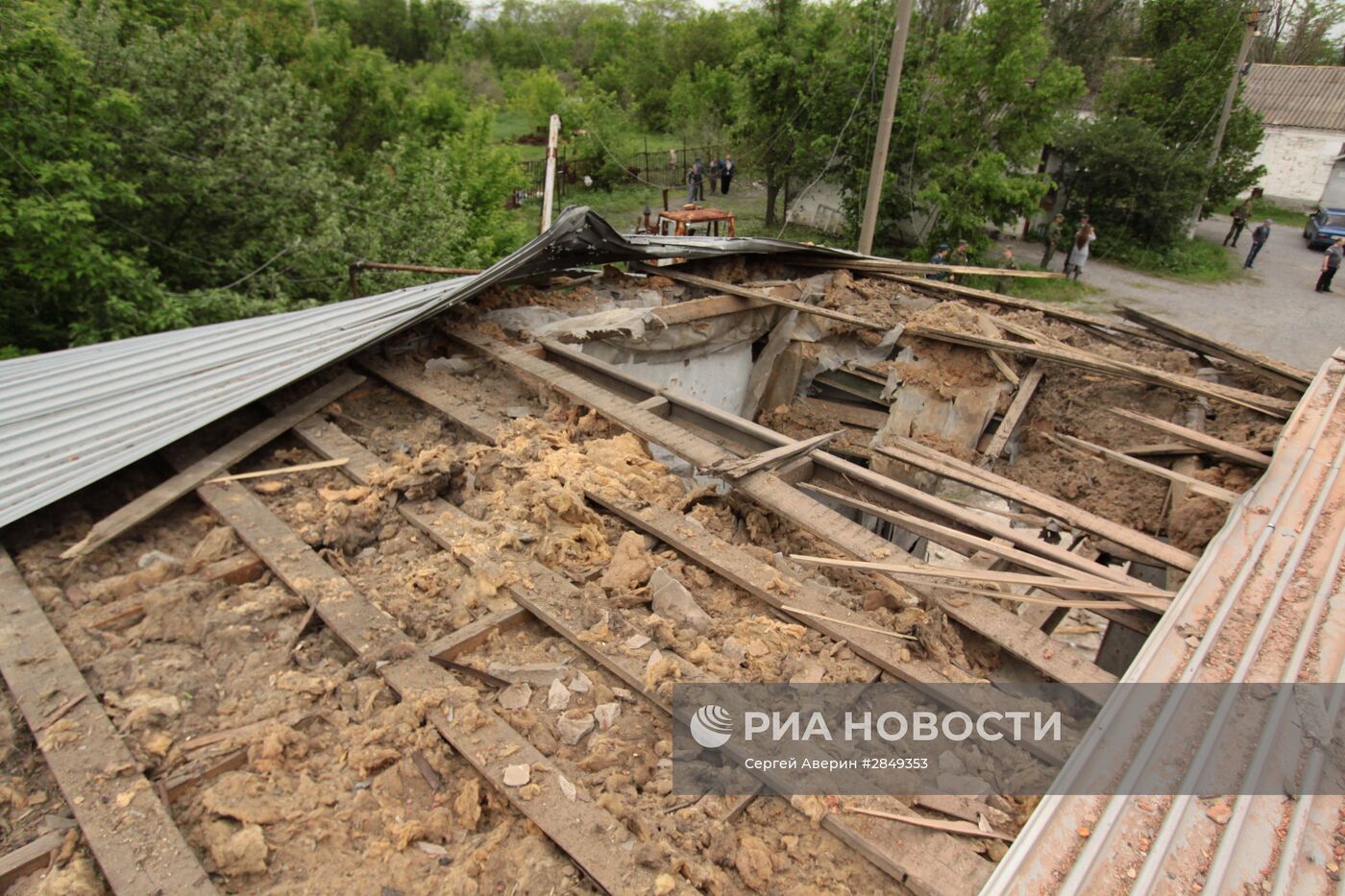 Последствия обстрела Докучаевска в Донецкой области