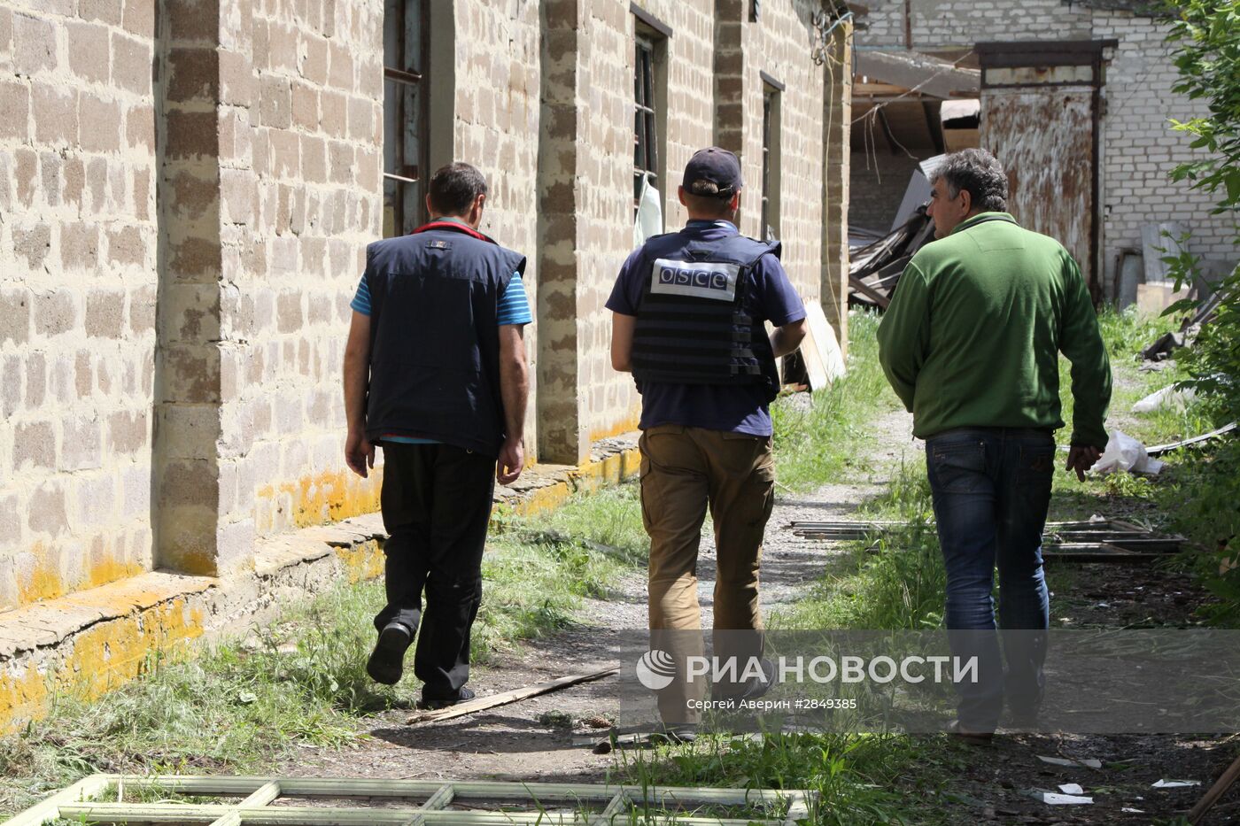 Последствия обстрела Докучаевска в Донецкой области