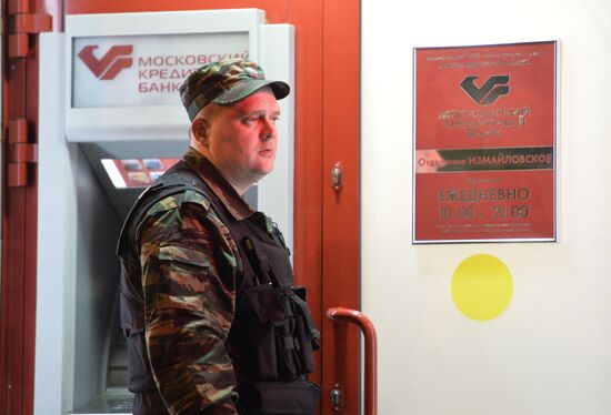 Мужчина, захвативший заложников в офисе МКБ, ликвидирован в ходе спецоперации
