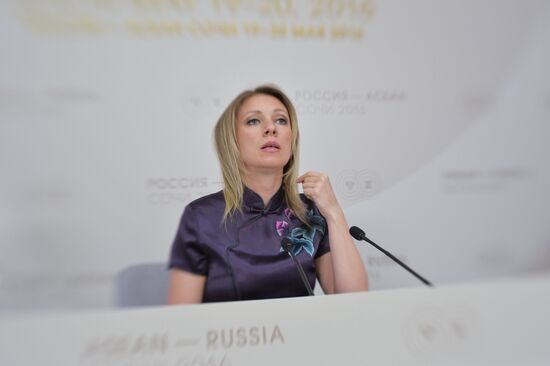 Регулярный брифинг директора департамента информации и печати министерства иностранных дел РФ Марии Захаровой