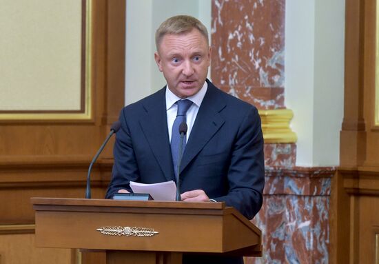 Премьер-министр РФ Д. Медведев провел заседание правительства РФ