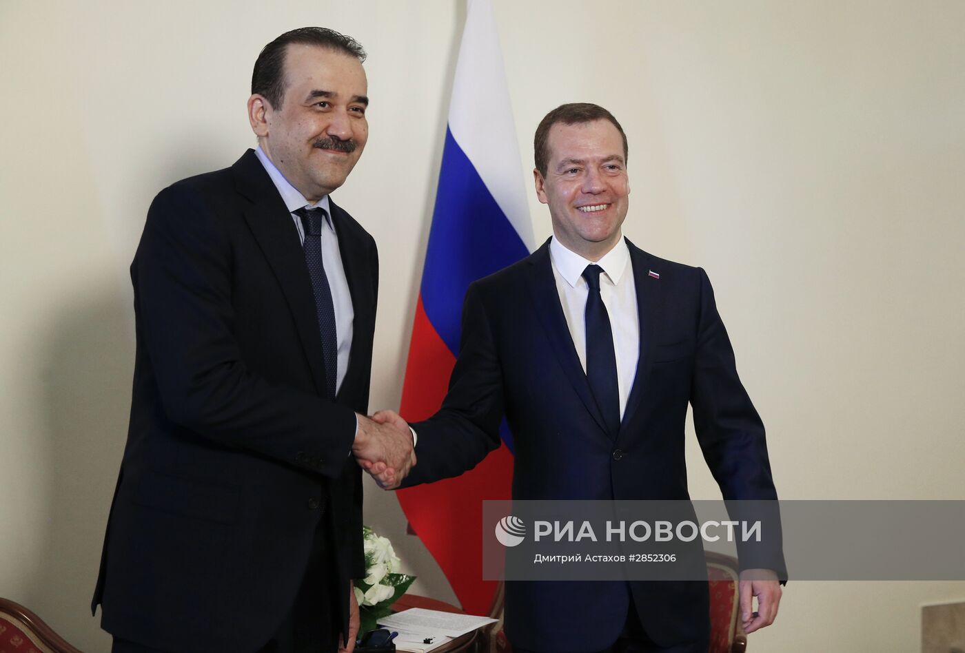 Премьер-министр РФ Д. Медведев в Ереване принимает участие в межправсовете ЕАЭС