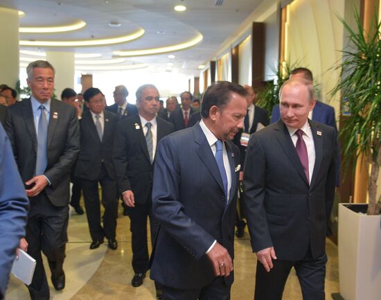 Встреча глав делегаций-участников саммита Россия - АСЕАН с представителями Делового форума Россия - АСЕАН