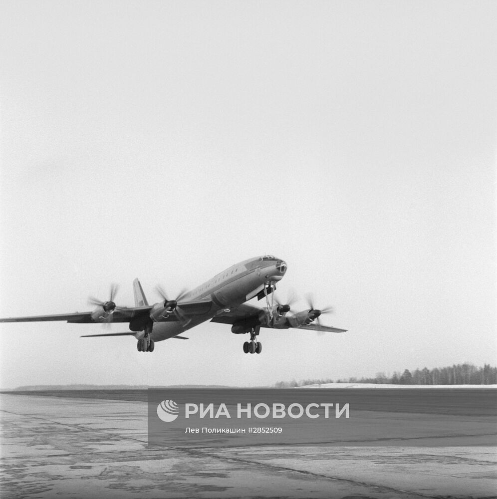 Самолет Ту-114