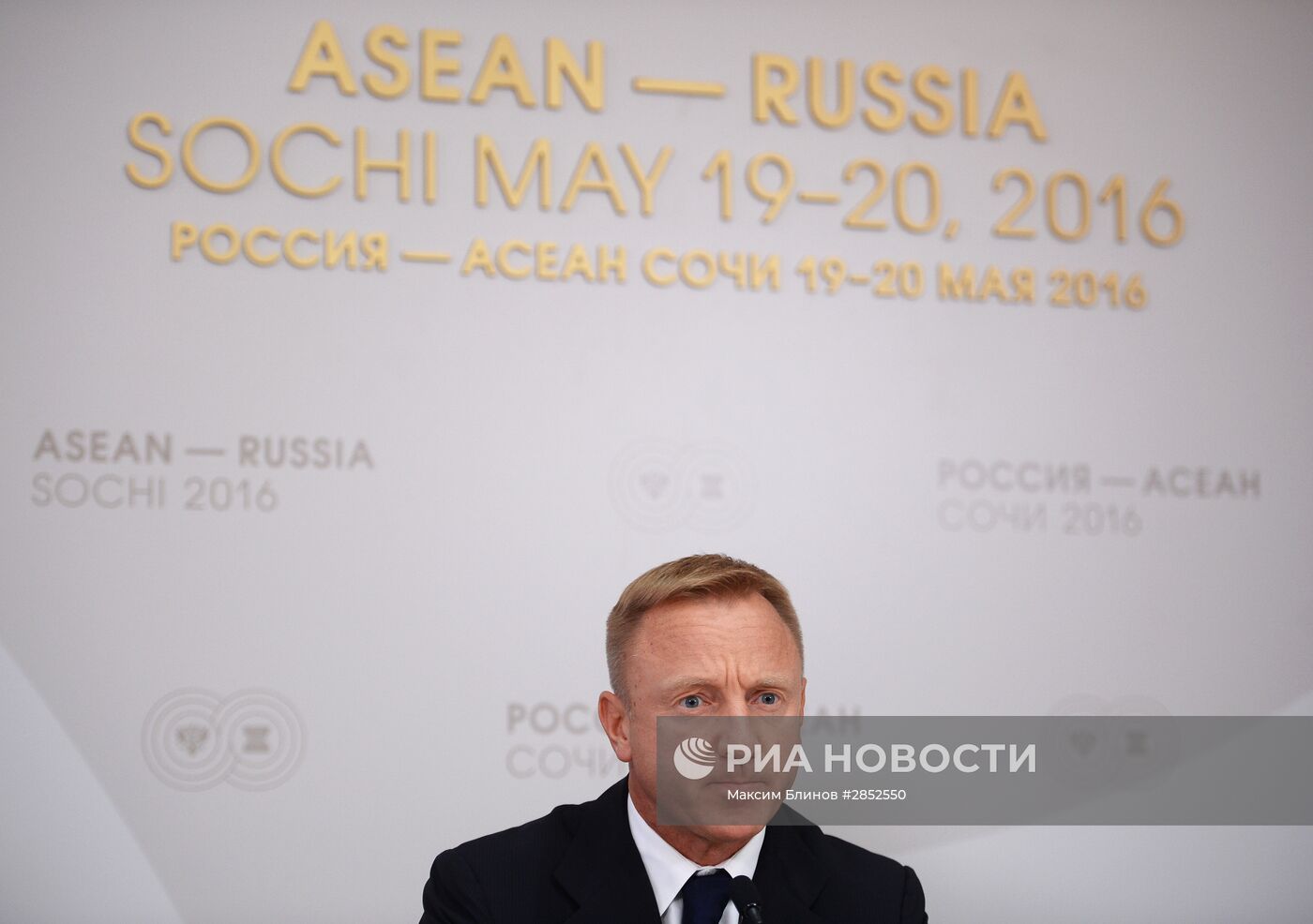 Брифинг министра образования и науки РФ Дмитрия Ливанова "Диалоговое партнерство России и АСЕАН в образовательном пространстве"