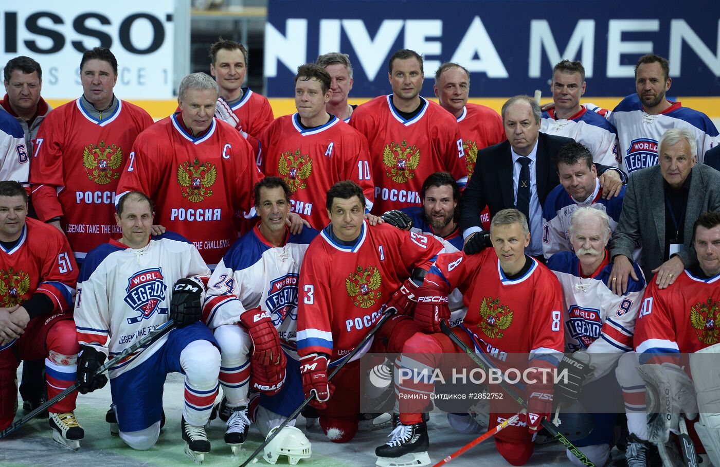 Хоккей. Матч "Легенды мира под московскими звездами"