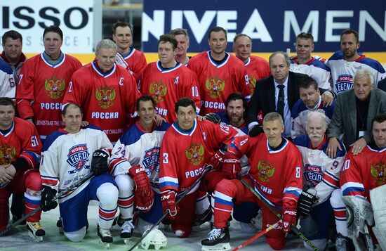 Хоккей. Матч "Легенды мира под московскими звездами"