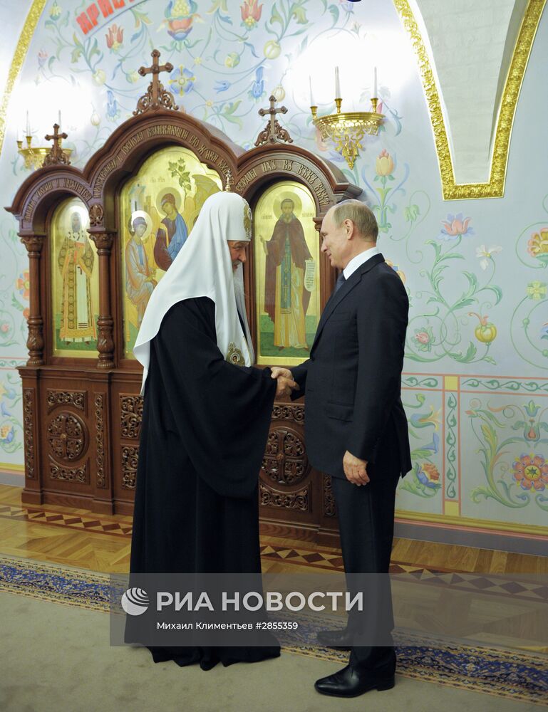 Президент РФ В. Путин поздравил патриарха Московского Кирилла с Днём тезоименитства