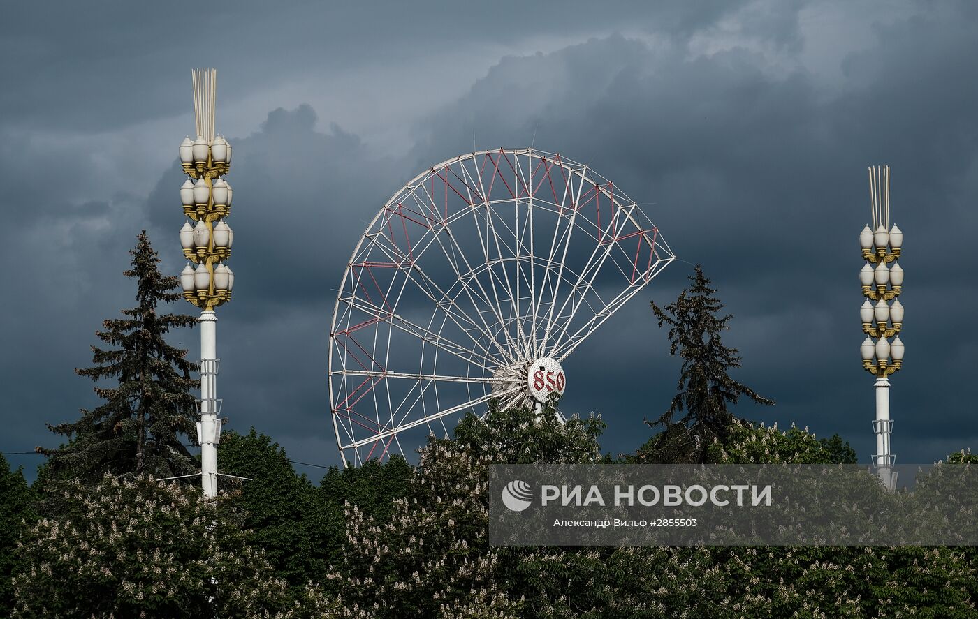 Старое колесо обозрения на вднх фото