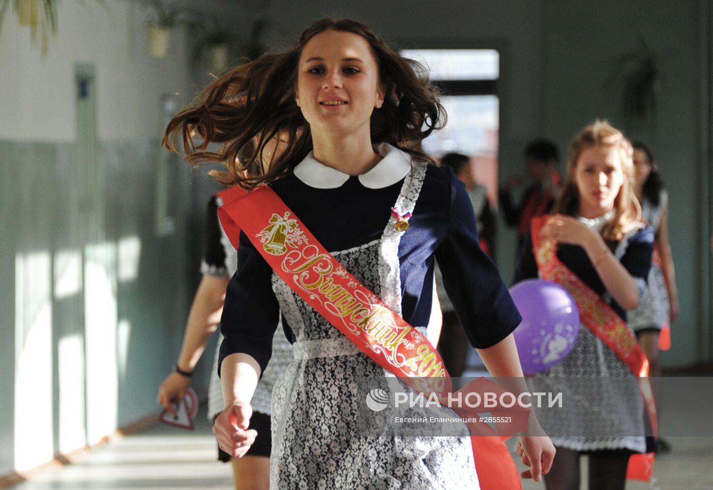 Празднование последнего звонка в городах России