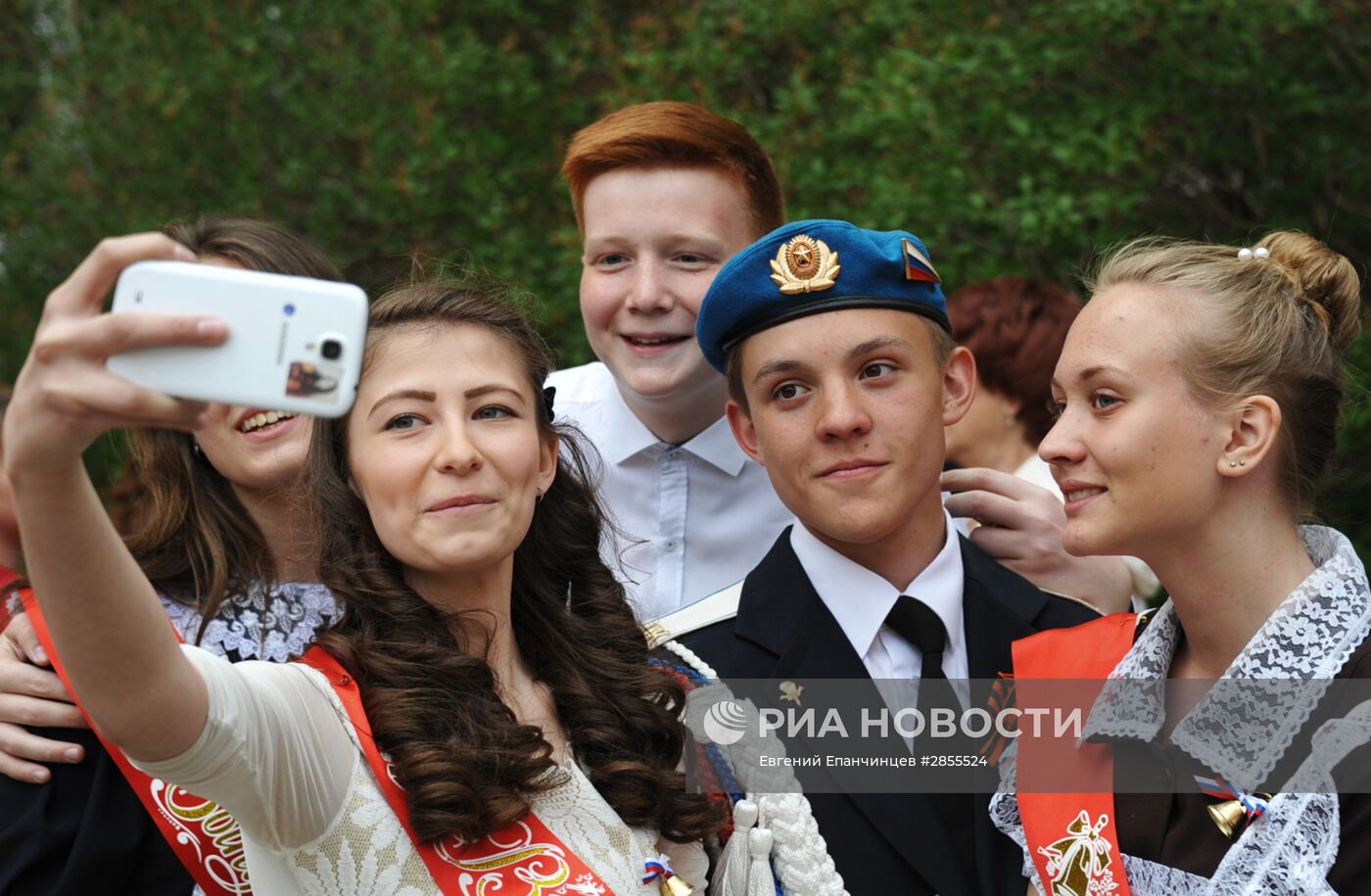 Празднование последнего звонка в городах России