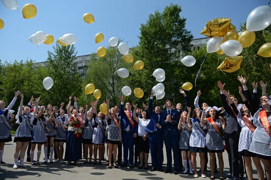 Празднование последнего звонка в школах России