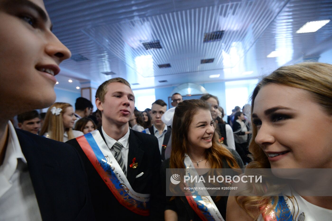 Празднование последнего звонка в школах России