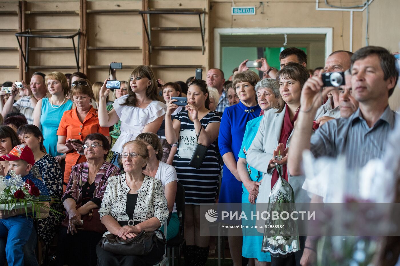 Празднование последнего звонка в школах России