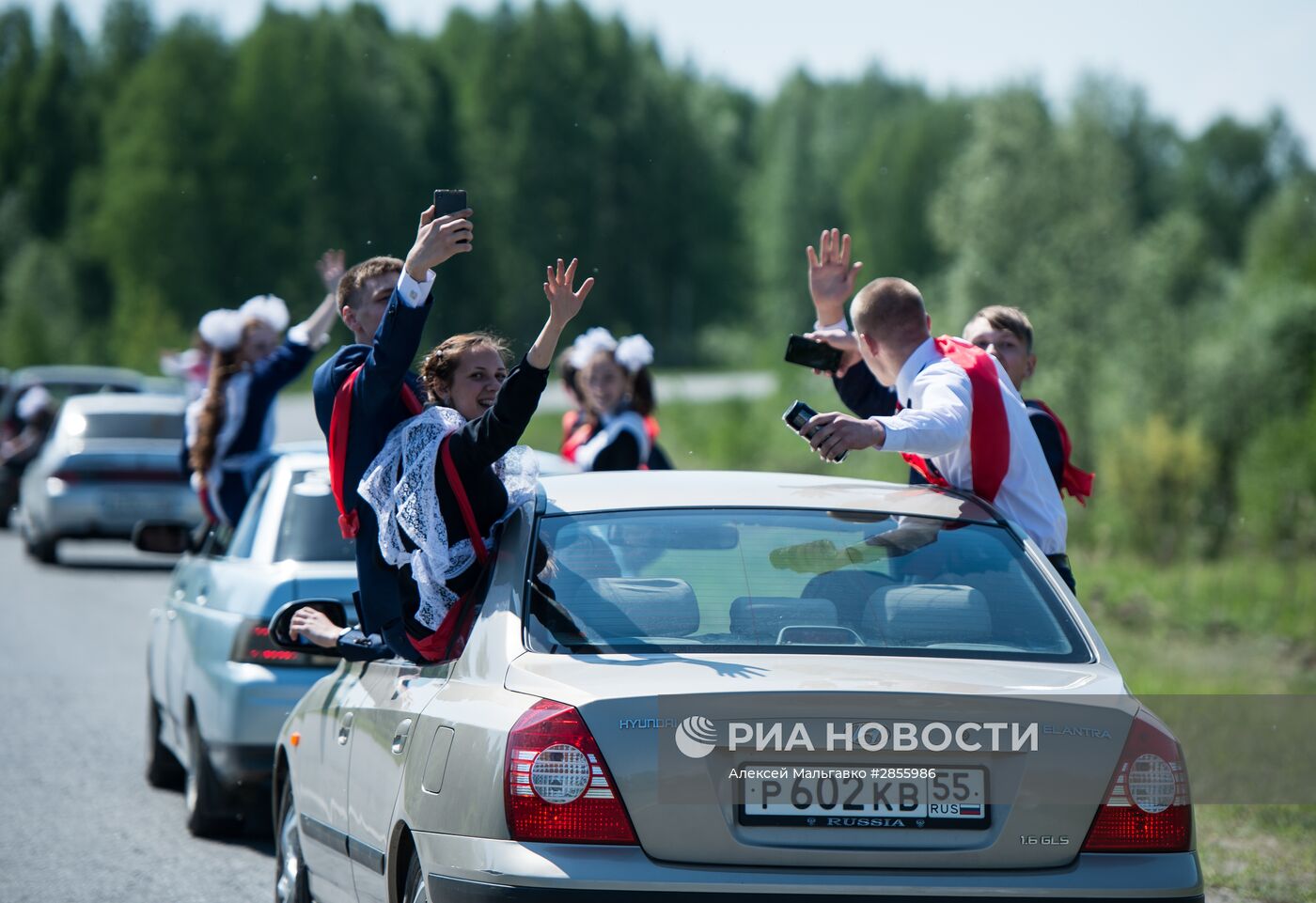 Празднование последнего звонка в школах России