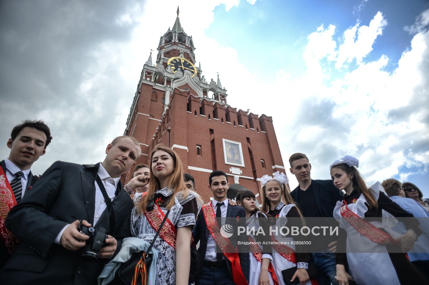 Празднование последнего звонка в Москве