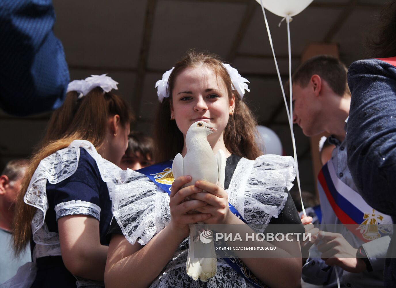 Празднование последнего звонка в школах России