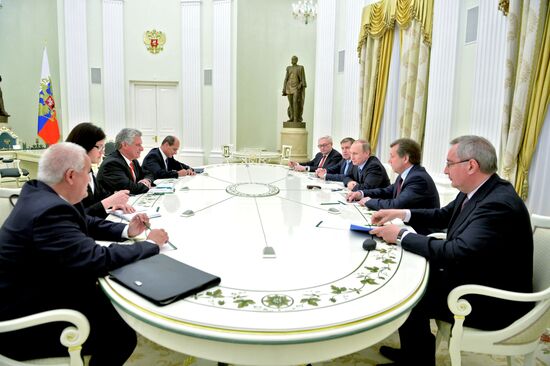 Президент РФ В. Путин встретился встречу с первым зам.председателя Госсовета и Совмина Кубы М. Бермудесом