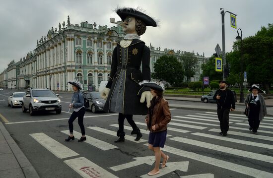 Акция театра "Кукольный формат" накануне Дня города в Санкт-Петербурге