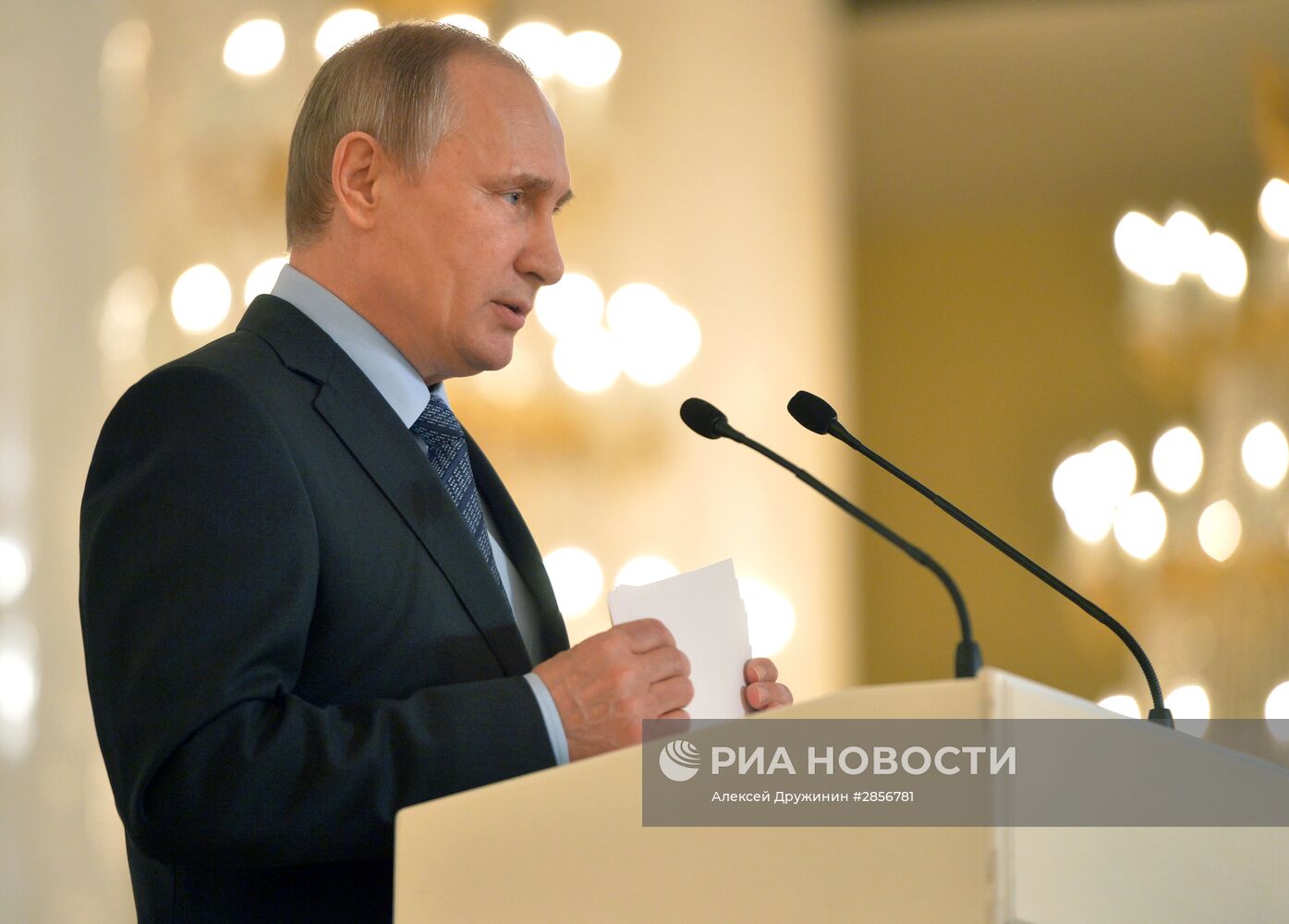 Президент РФ В. Путин выступил на пленарном заседании съезда Общества русской словесности