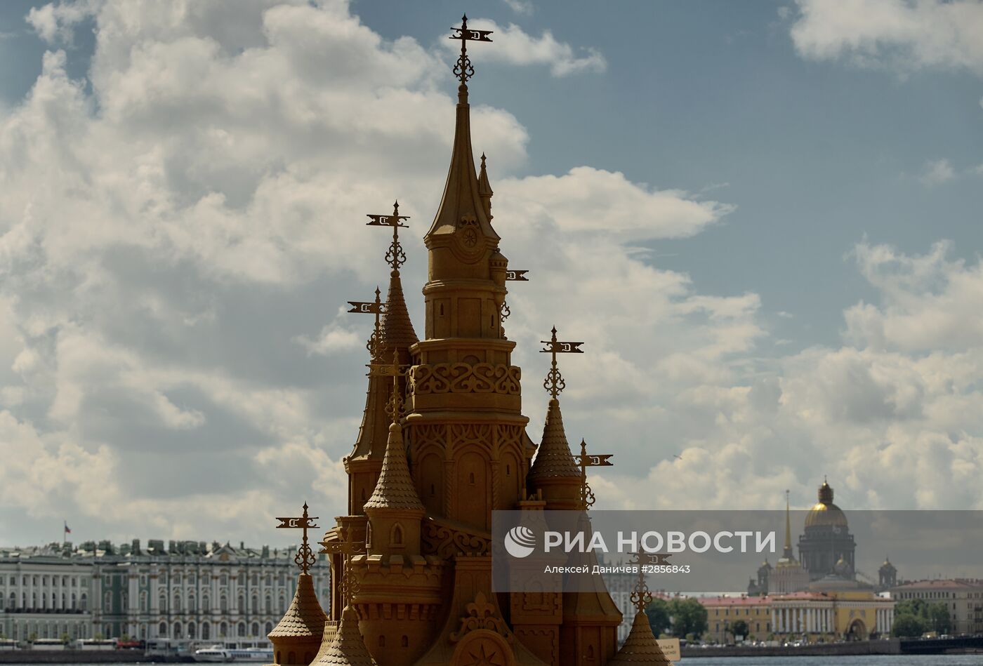 Фестиваль песчаных скульптур в Санкт-Петербурге