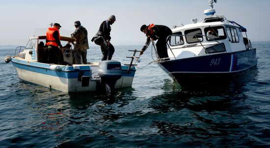 Рейд морских пограничников по проверке прибрежного лова в Приморском крае