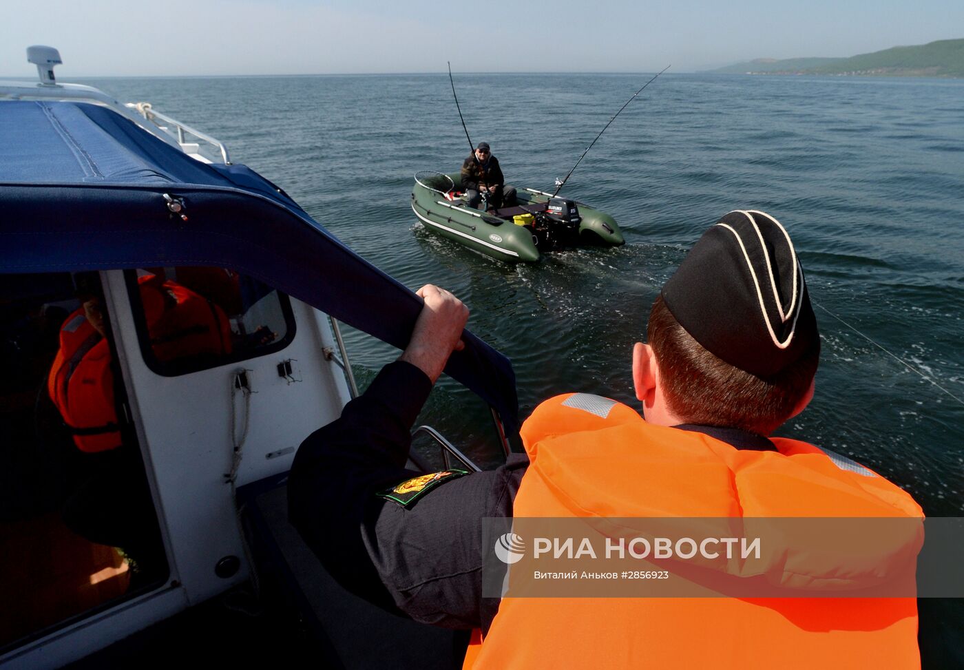 Рейд морских пограничников по проверке прибрежного лова в Приморском крае