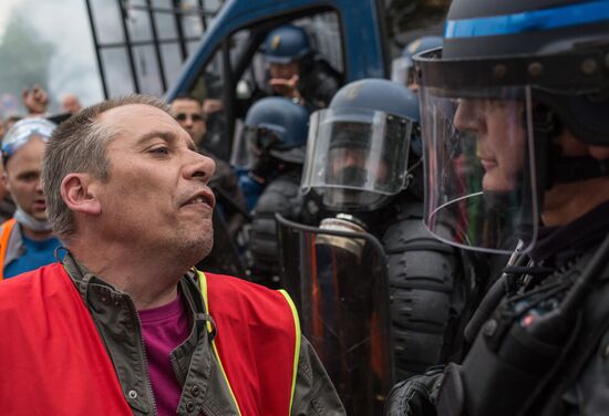 Акция протеста профсоюзов в Париже