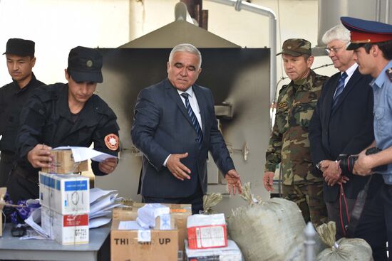Уничтожение наркотических средств в Таджикистане