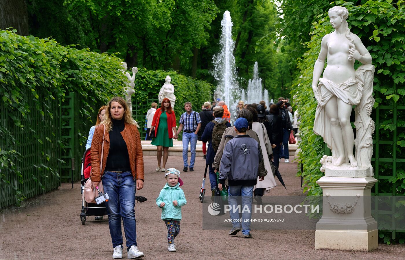Открытие фонтанов в Летнем саду Санкт-Петербурга