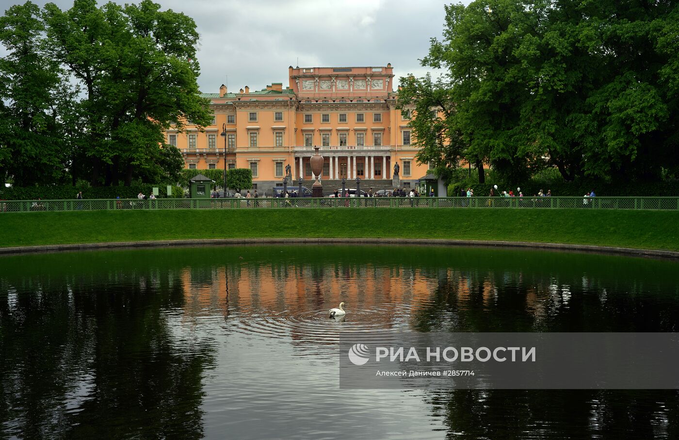 Открытие фонтанов в Летнем саду Санкт-Петербурга