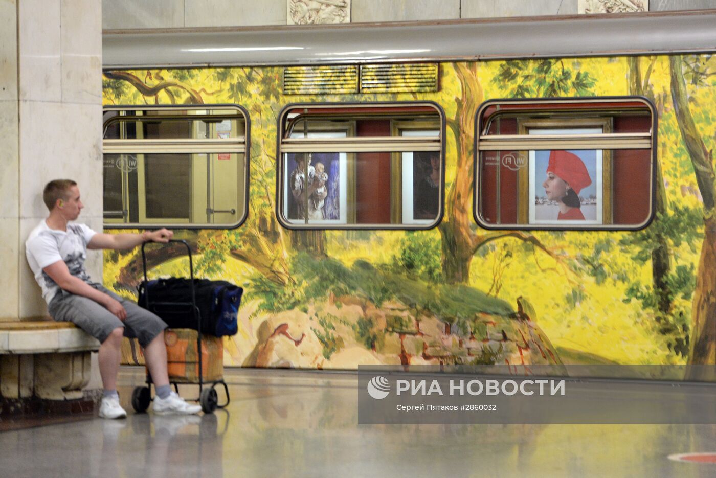 Запуск поезда "Акварель" с обновлённой экспозицией "Мастера Строгановской школы"