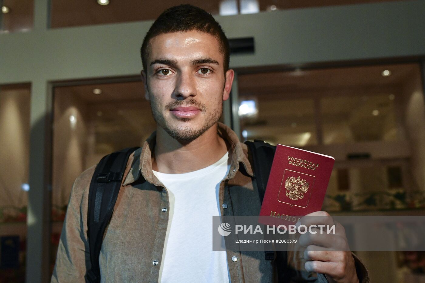 Футболист Роман Нойштедтер получил паспорт России