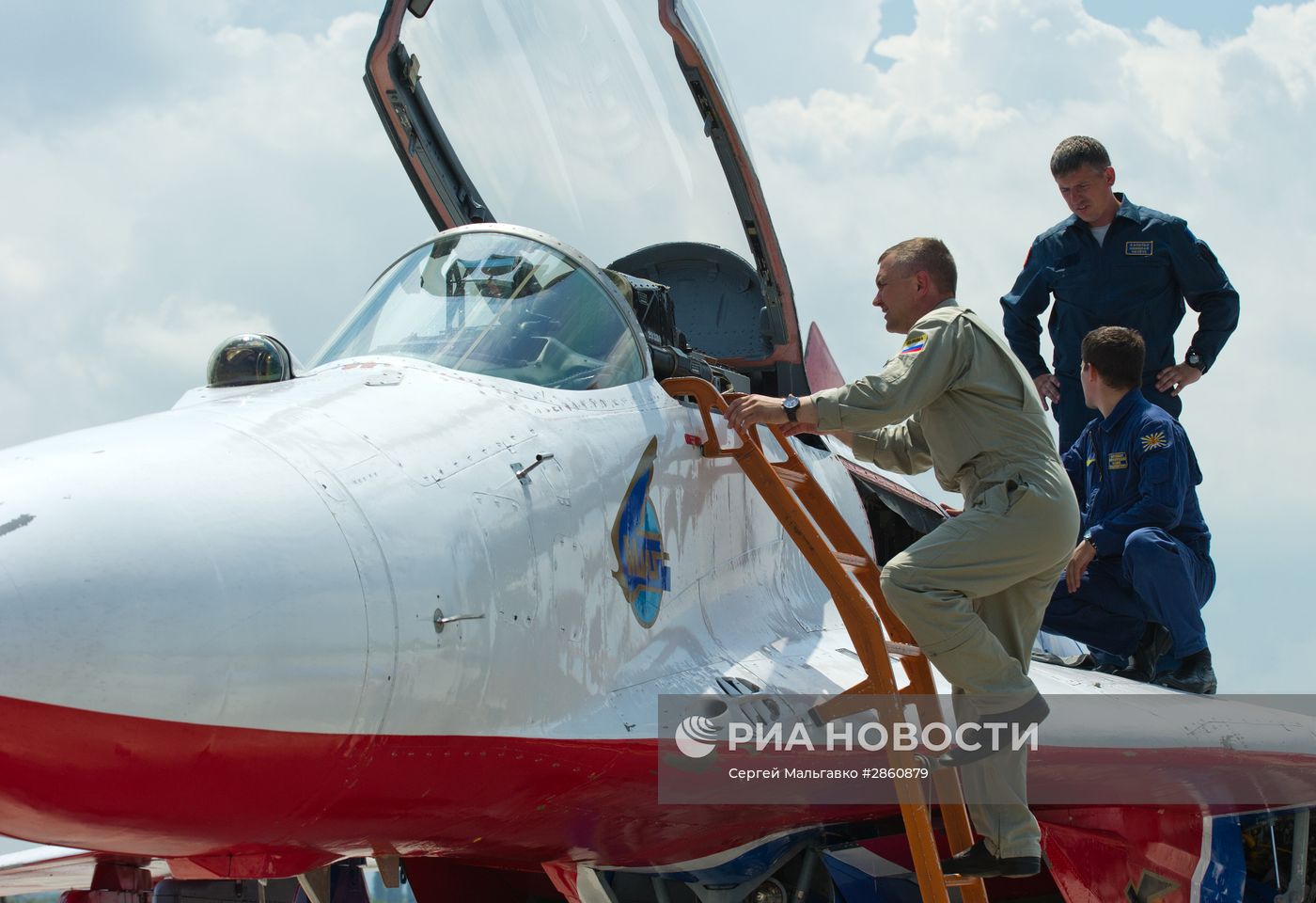 Подготовка к Всероссийским соревнованиям военных летчиков "Авиадартс-2016" в Крыму