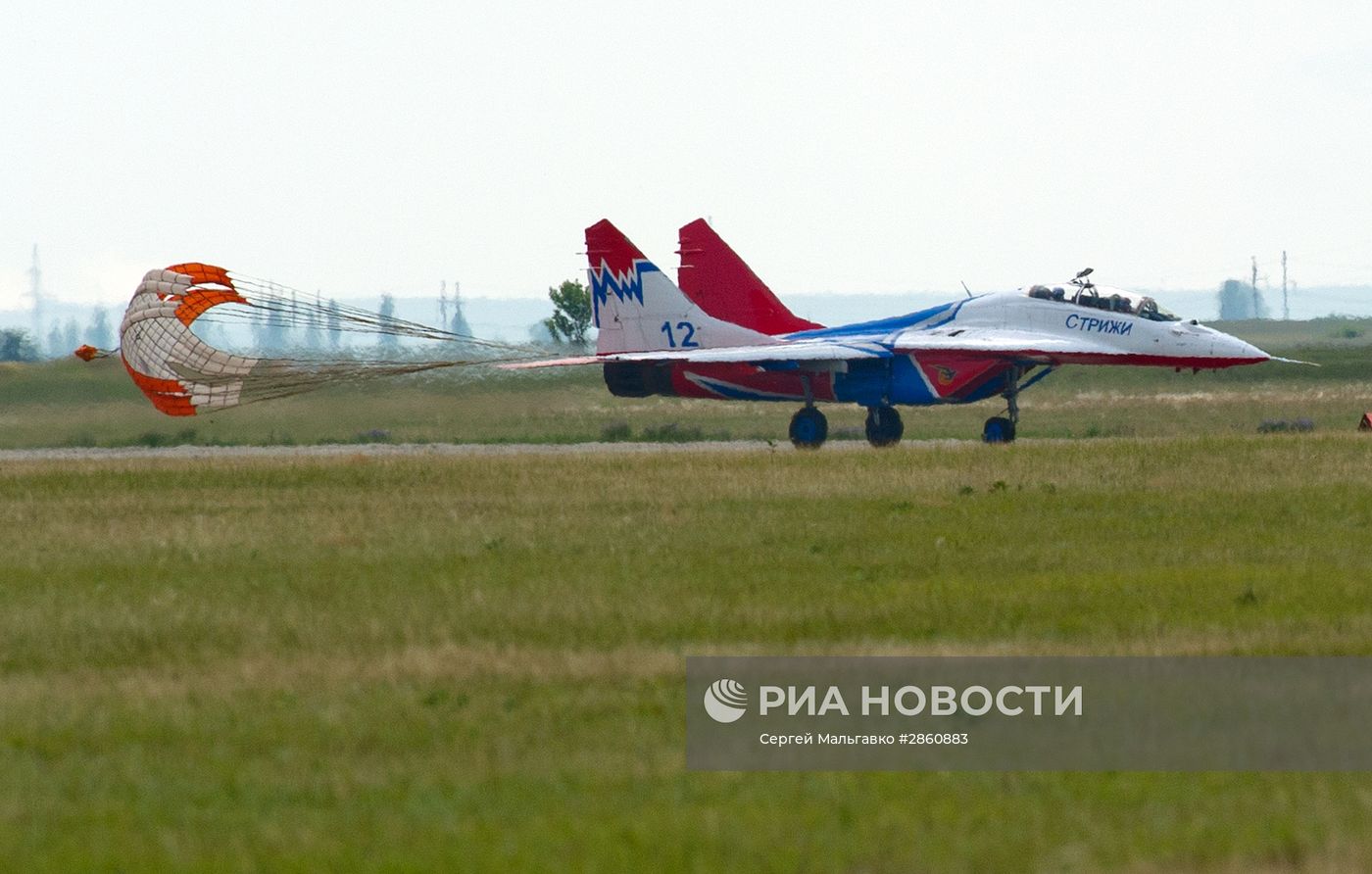 Подготовка к Всероссийским соревнованиям военных летчиков "Авиадартс-2016" в Крыму
