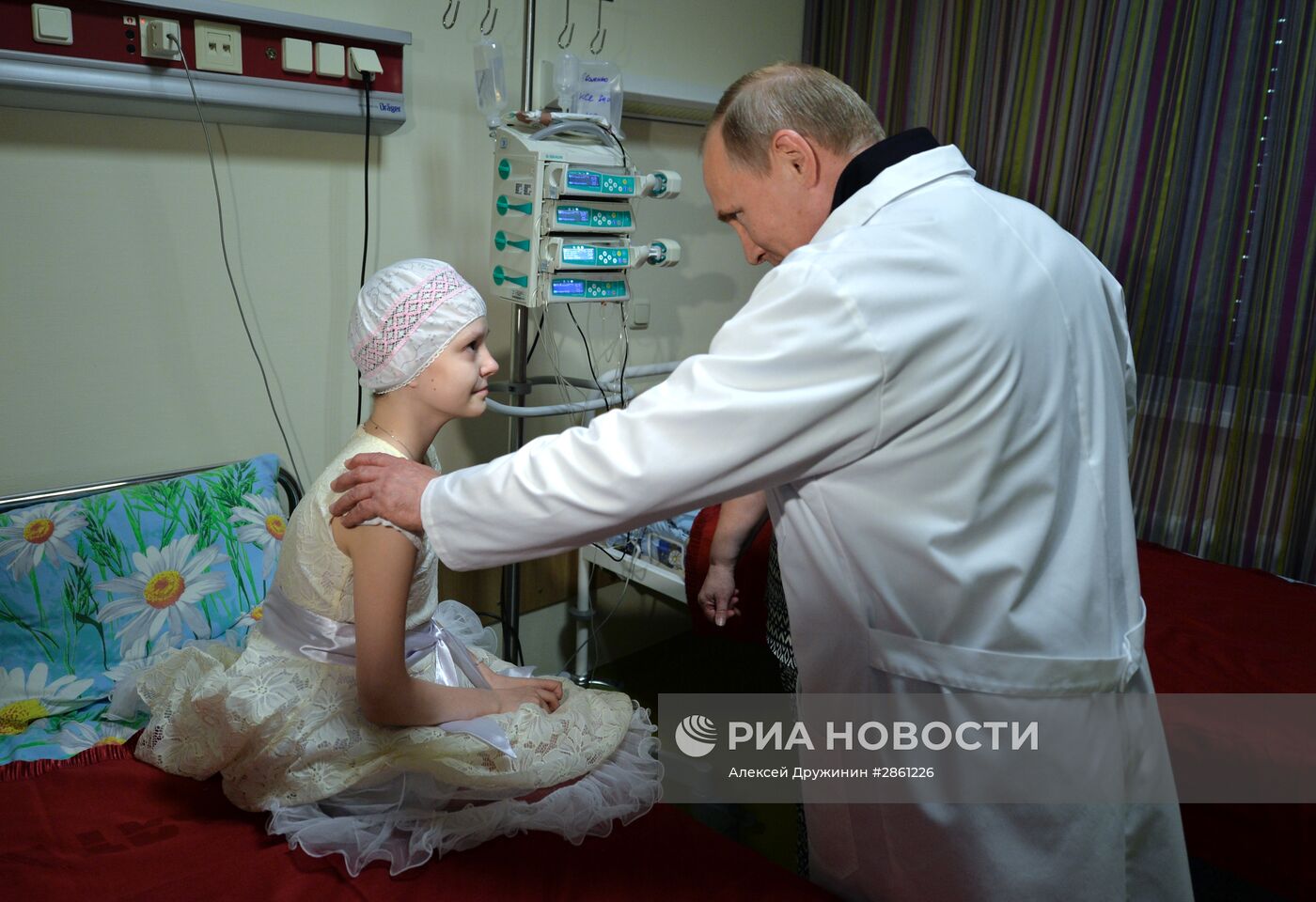 Президент РФ В. Путин посетил детский гематологический центр имени Димы Рогачева